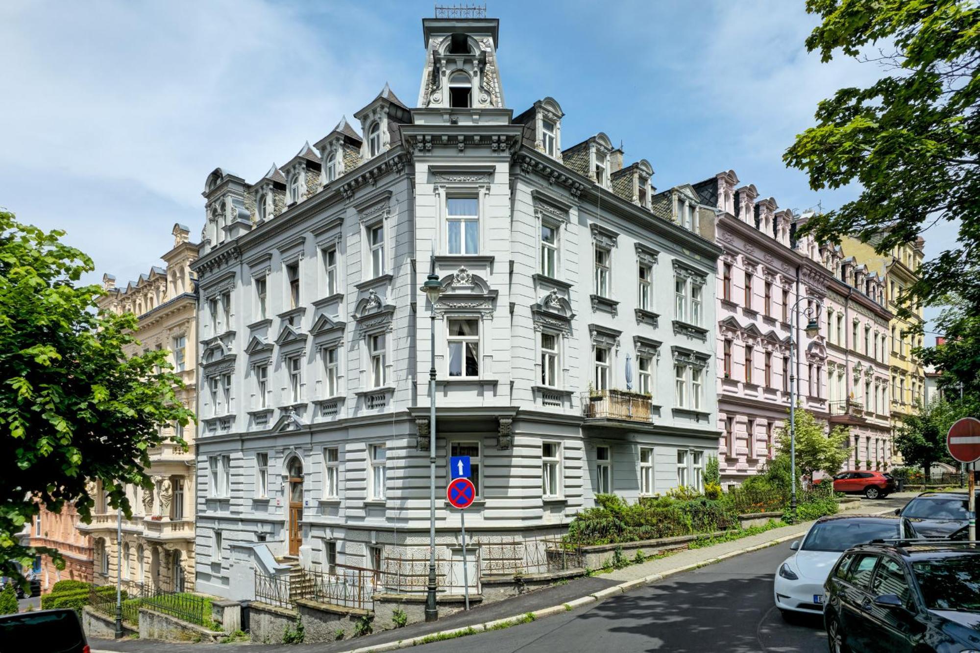 Design Apartment In The Heart Of 卡罗维发利 外观 照片